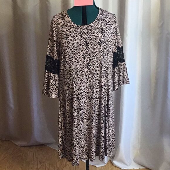Simple shirt style dress with belled sleeves with lace insert size large - Picture 1 of 12